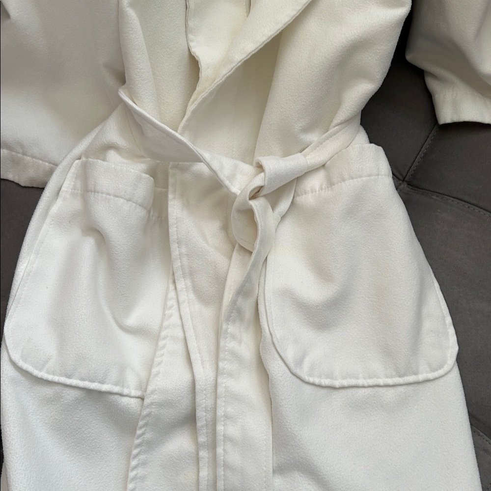 White Microfiber Spa Bathrobe with Embroidered Logo - Picture 5 of 5